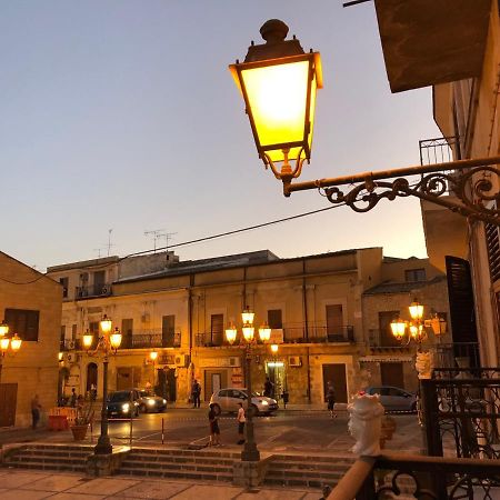 Ferienwohnung Cortile Umberto Racalmuto Exterior foto