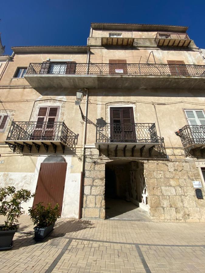 Ferienwohnung Cortile Umberto Racalmuto Exterior foto
