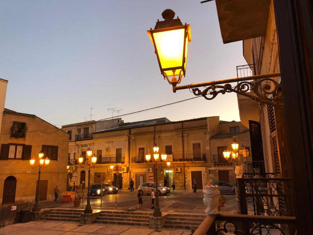 Ferienwohnung Cortile Umberto Racalmuto Exterior foto