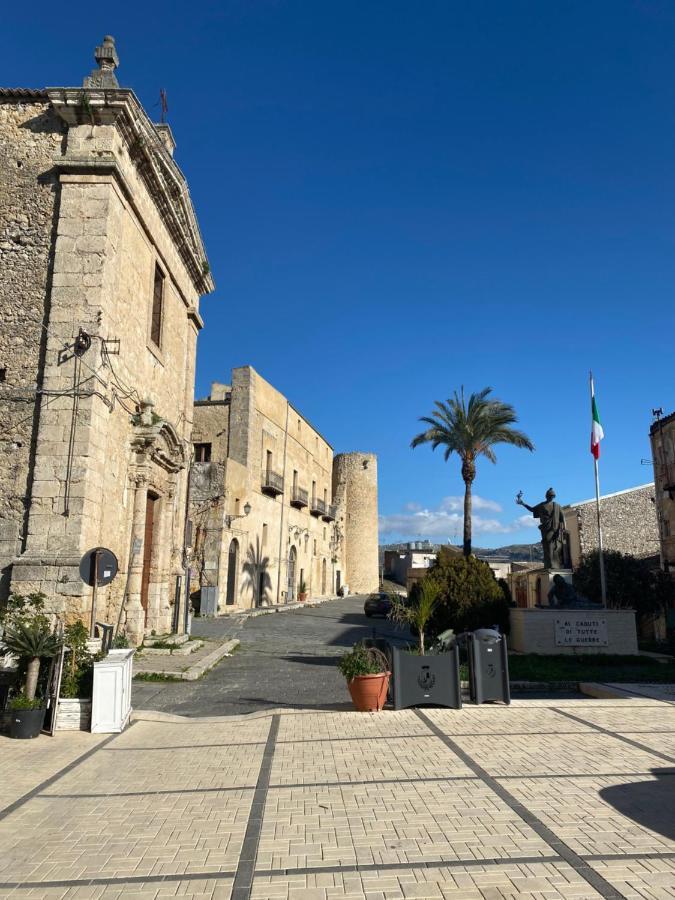 Ferienwohnung Cortile Umberto Racalmuto Exterior foto